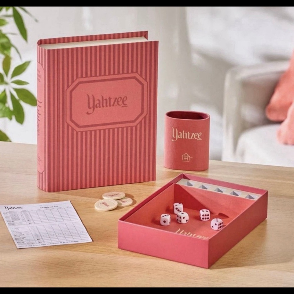 Yahtzee Game - Bookshelf Games Collection Hearth & Hand with Magnolia NEW - Picture 4 of 4